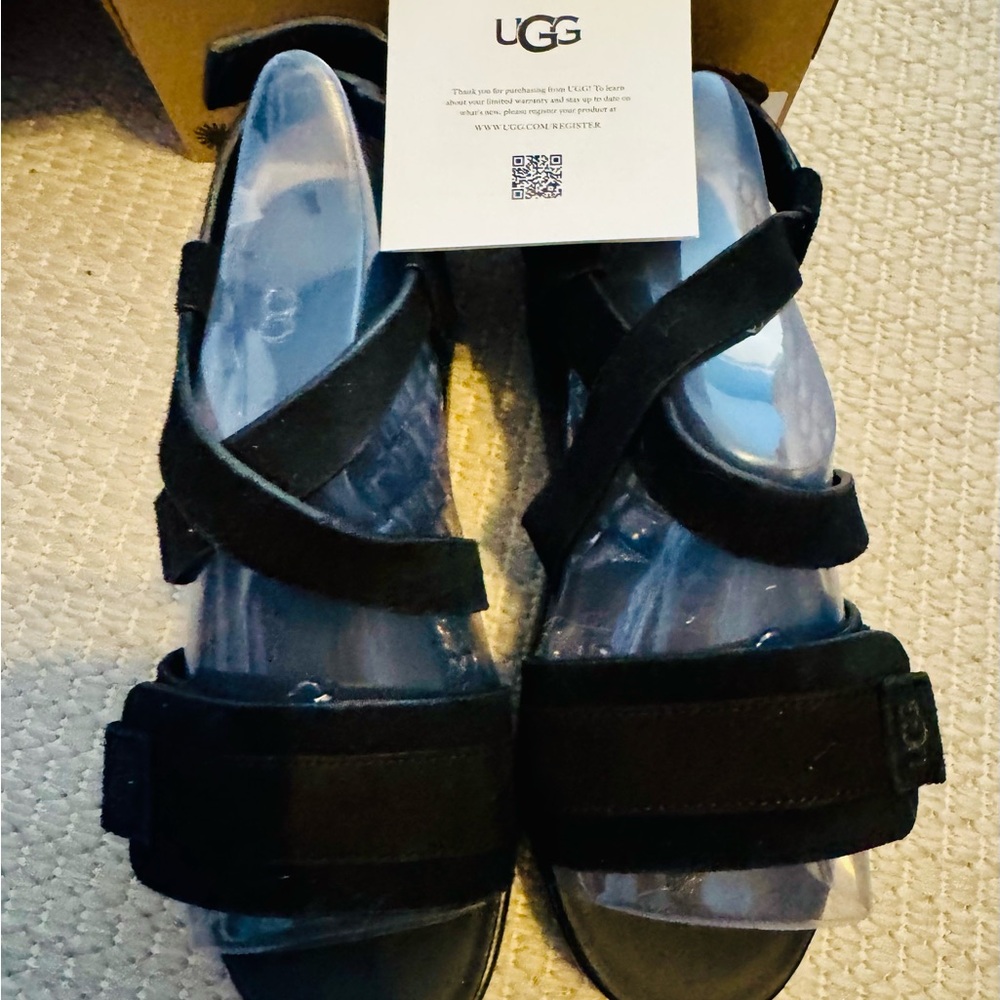 Never Worn Black Ugg Zayne Ankle Strap II
Size 8
